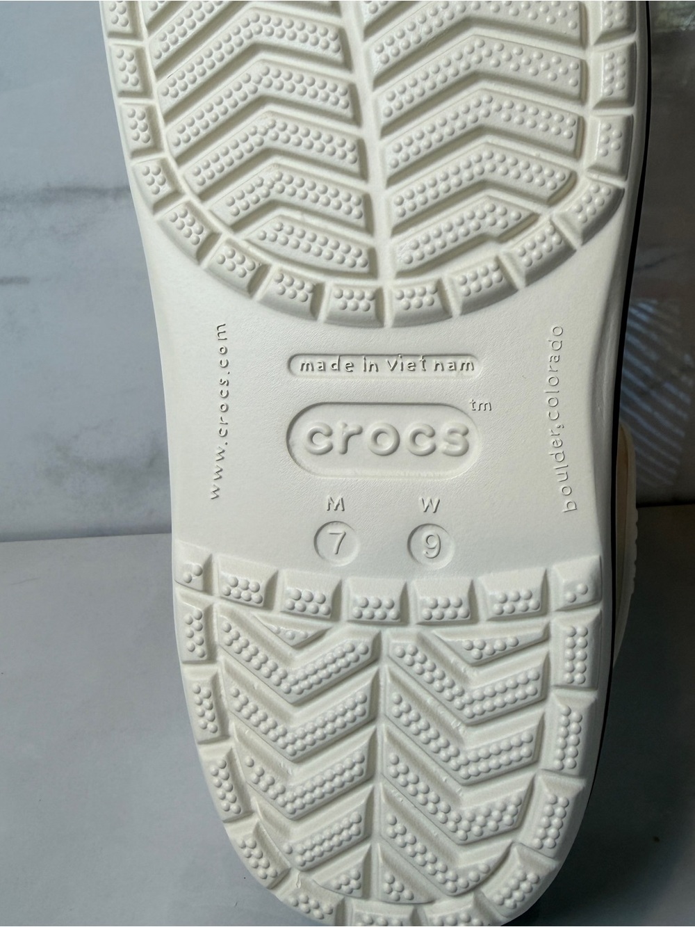 NWT- Crocs “ Crocband gum clog Men’s 7 / Women’s 9.  Summit White - Picture 5 of 5